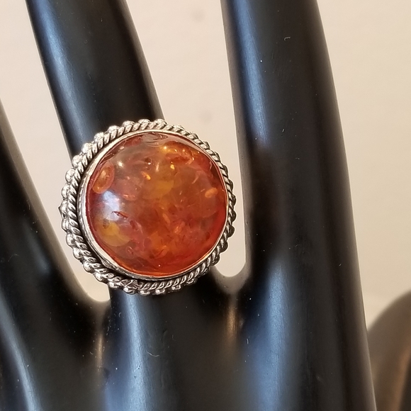 BEAUTIFUL RING NWOT - Picture 3 of 8